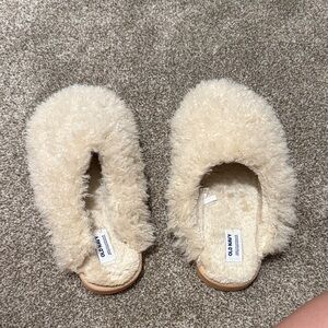 NWOT old navy slippers